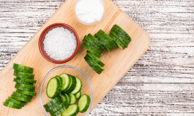 الخيار والجيلاتين لإزالة الرؤوس السوداء