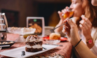 أضرار أكل  الحلويات بشراهة
