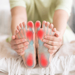 6 أعراض في القدم تشير إلى أمراض مزمنة ونقص فيتامينات