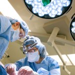 الأطباء ينصحون بالتحقق من خبرة عيادات التجميل قبل أي عملية