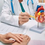 بعد سن الستين.. كيف تحافظ على صحة القلب والعظام؟