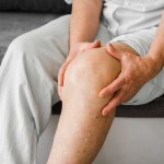 تقنية جديدة لعلاج آلام الركبة عن طريق الأذن
