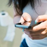 الإشريكية القولونية.. خطر خفي في هاتفك عند دخول الحمام!