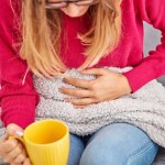 أفضل 5 مشروبات لتهدئة تقلصات الدورة الشهرية