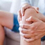 6 علامات تنذر بتلف الركبة في سن الـ30