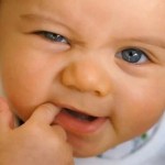 كيف تساعدين طفلك على تخطي آلام التسنين؟ 7 نصائح فعالة