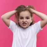 من اللعب إلى الاضطراب.. كيف نميز بين شد الشعر العادي والمرضي عند الصغار؟