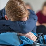 النوم لساعات أطول في عطلة نهاية الأسبوع يعزز الصحة النفسية للمراهقين