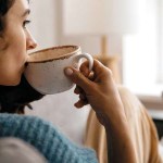 لماذا يجب الحذر من شرب القهوة خلال الدورة الشهرية؟