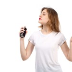 مخاطر رش العطر على الرقبة