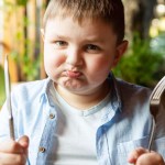 تخفيف توتر الوالدين يحد من سمنة الأطفال ويعزز أساليب التربية الإيجابية