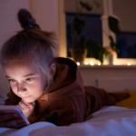 مخاطر السهر للأطفال