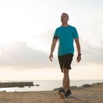 فوائد المشي قبل وبعد الطعام