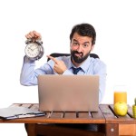 ساعات العمل الطويلة تؤثر الرجال