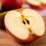 مخاطر تناول بذور التفاح