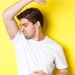 أسباب رائحة الجسم الكريهة عند الرجال