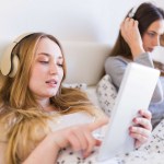 جيل زد لا ينام دون أصوات في الخلفية