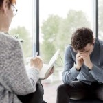 علامات تقول إنك تحتاج إلى طبيب نفسي متخصص